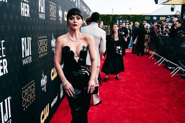 第29回放送映画批評家協会賞授賞式でのクリスティナ・リッチ（4枚目）