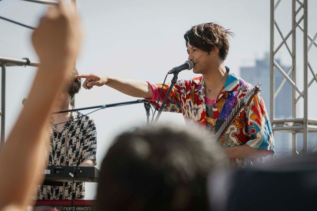 森崎ウィン登場！ドラマ「パリピ孔明」第2話場面カット（5枚目）