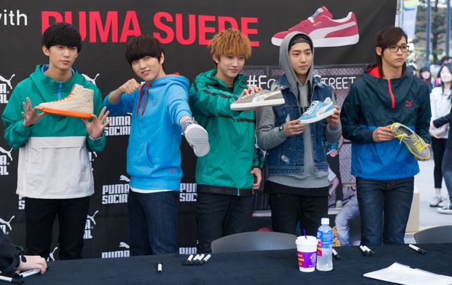 B1A4、江南野外ファンサイン会　ファンの歓声で江南が賑やかに＜韓国JPICTURES＞：フォトギャラリー