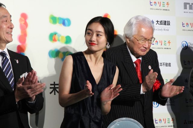 忽那汐里、大人なドレス姿！フォトギャラリー（2枚目）