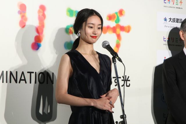 忽那汐里、大人なドレス姿！フォトギャラリー（3枚目）