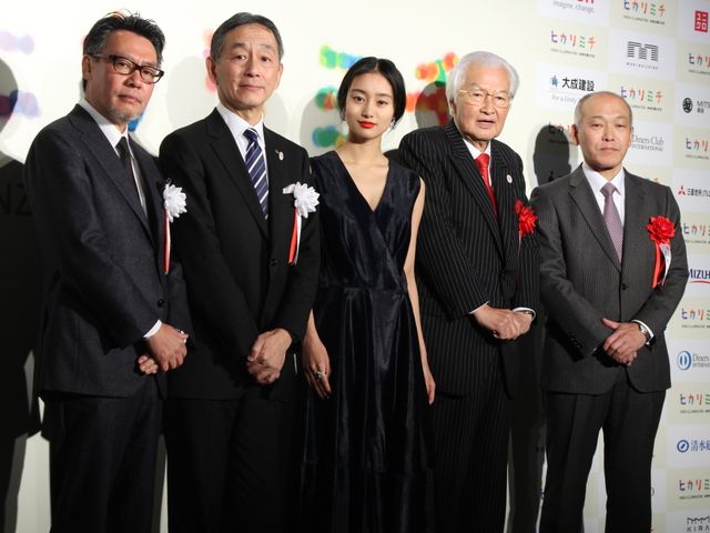 忽那汐里、大人なドレス姿！フォトギャラリー（5枚目）