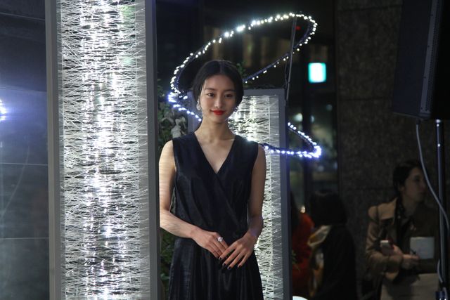 忽那汐里、大人なドレス姿！フォトギャラリー（7枚目）