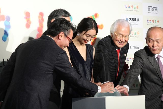 忽那汐里、大人なドレス姿！フォトギャラリー（13枚目）