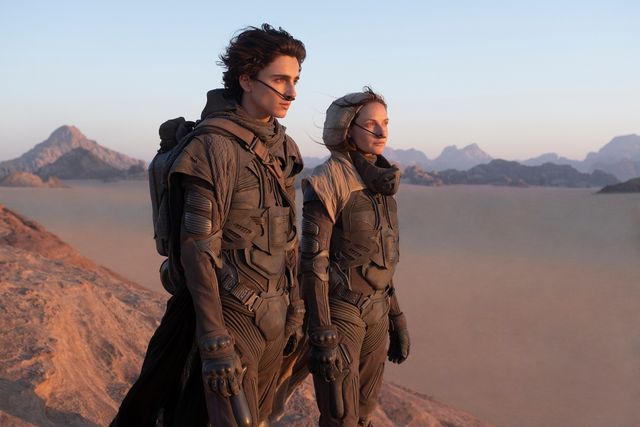 ジェイソン・モモアが武装した敵と対決！『DUNE／デューン　砂の惑星』場面写真（3枚目）