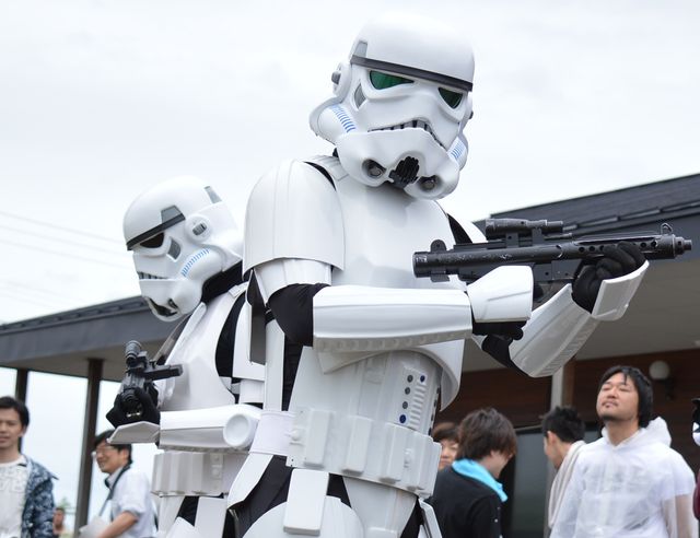 『スター・ウォーズ』田んぼアート作業をストームトルーパーが警護！フォトギャラリー（9枚目）