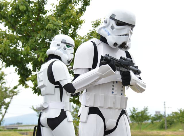 『スター・ウォーズ』田んぼアート作業をストームトルーパーが警護！フォトギャラリー（16枚目）