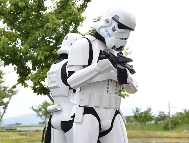 『スター・ウォーズ』田んぼアート作業をストームトルーパーが警護！フォトギャラリー（17枚目）