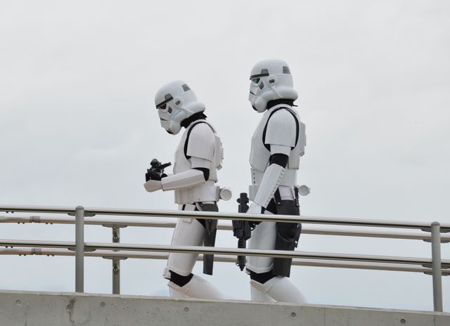 『スター・ウォーズ』田んぼアート作業をストームトルーパーが警護！フォトギャラリー（22枚目）