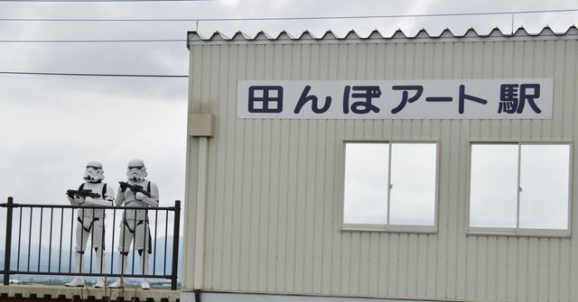 『スター・ウォーズ』田んぼアート作業をストームトルーパーが警護！フォトギャラリー（24枚目）
