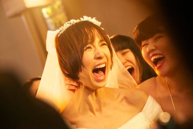 篠田麻里子、ウエディングドレスで蹴りっ！『リアル鬼ごっこ』フォトギャラリー（8枚目）