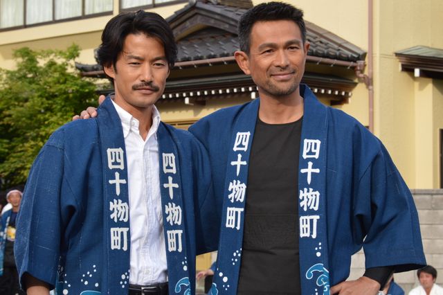 竹野内豊＆江口洋介の初2ショット！富山の新湊曳山まつりを完全再現した『人生の約束』フォトギャラリー（7枚目）