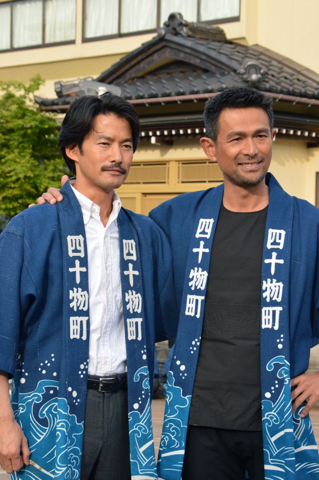 竹野内豊＆江口洋介の初2ショット！富山の新湊曳山まつりを完全再現した『人生の約束』フォトギャラリー（8枚目）