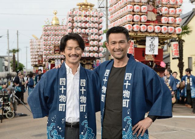 竹野内豊&江口洋介の初2ショット!富山の新湊曳山まつりを完全再現した『人生の約束』フォトギャラリー(11枚目)
