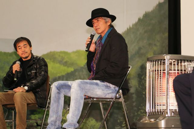 佐藤浩市、つえをつきながら群馬に登場…心配する観客にその事情を説明　画像ギャラリー：フォトギャラリー