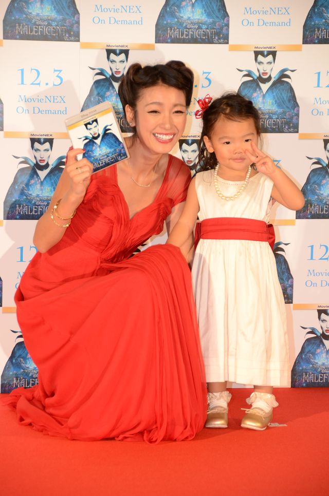 ママ似？パパ似？木下優樹菜、フジモンとのまな娘莉々菜ちゃんと登場！フォトギャラリー（2枚目）