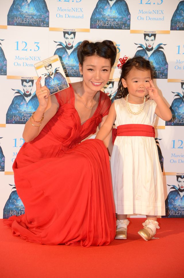 ママ似？パパ似？木下優樹菜、フジモンとのまな娘莉々菜ちゃんと登場！フォトギャラリー（3枚目）