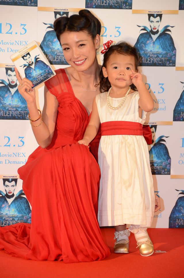 ママ似？パパ似？木下優樹菜、フジモンとのまな娘莉々菜ちゃんと登場！フォトギャラリー（5枚目）