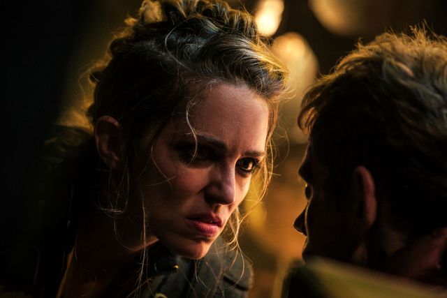 ペニーワイズ俳優ビル・スカルスガルド、圧巻の肉体美！『ボーイ・キルズ・ワールド（原題）』場面写真（4枚目）