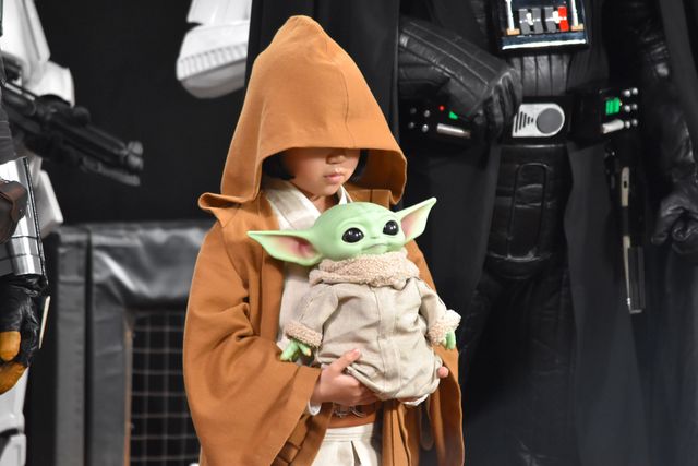 『スター・ウォーズ』人気キャラがエスコンフィールドに集結！《STAR WARS WEEK》永尾柚乃ファーストピッチ：フォトギャラリー