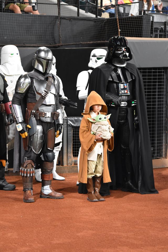 『スター・ウォーズ』人気キャラがエスコンフィールドに集結！《STAR WARS WEEK》永尾柚乃ファーストピッチ（3枚目）
