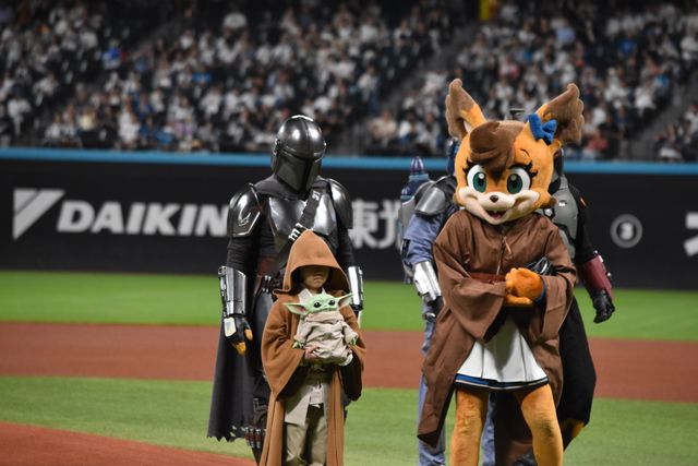 『スター・ウォーズ』人気キャラがエスコンフィールドに集結！《STAR WARS WEEK》永尾柚乃ファーストピッチ（6枚目）