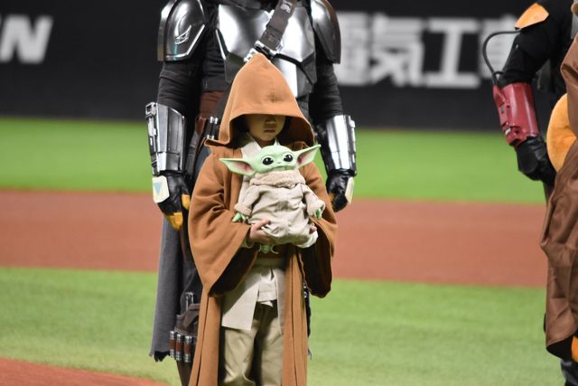 『スター・ウォーズ』人気キャラがエスコンフィールドに集結！《STAR WARS WEEK》永尾柚乃ファーストピッチ（7枚目）