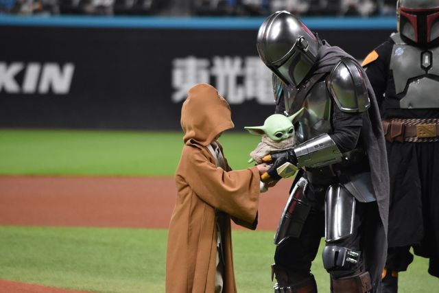 『スター・ウォーズ』人気キャラがエスコンフィールドに集結！《STAR WARS WEEK》永尾柚乃ファーストピッチ（9枚目）