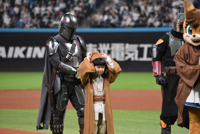 『スター・ウォーズ』人気キャラがエスコンフィールドに集結！《STAR WARS WEEK》永尾柚乃ファーストピッチ（11枚目）
