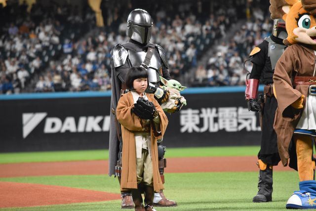 『スター・ウォーズ』人気キャラがエスコンフィールドに集結！《STAR WARS WEEK》永尾柚乃ファーストピッチ（12枚目）