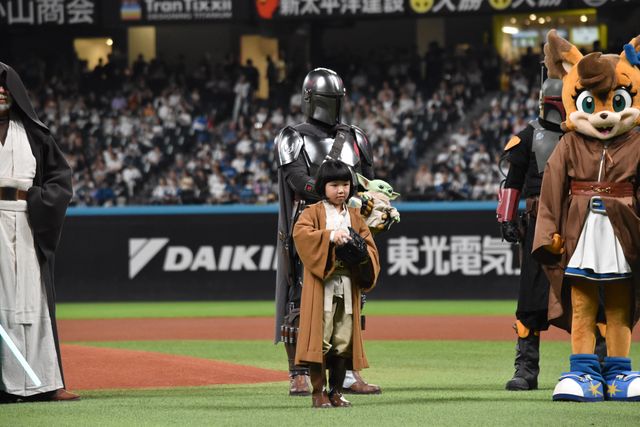『スター・ウォーズ』人気キャラがエスコンフィールドに集結！《STAR WARS WEEK》永尾柚乃ファーストピッチ（13枚目）
