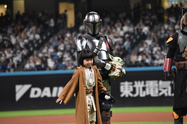 『スター・ウォーズ』人気キャラがエスコンフィールドに集結！《STAR WARS WEEK》永尾柚乃ファーストピッチ（15枚目）
