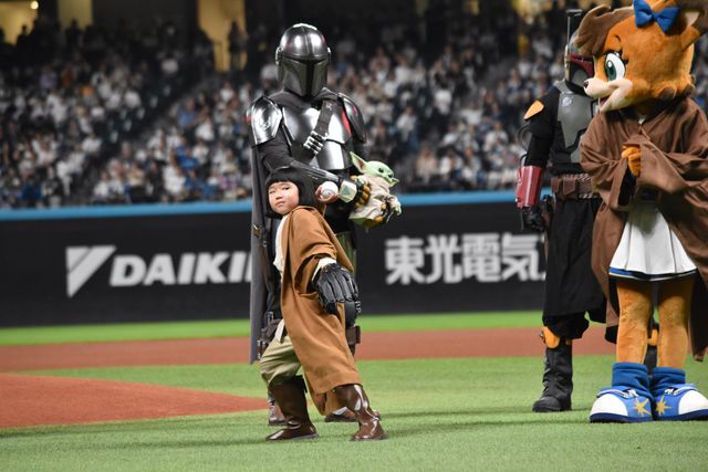 『スター・ウォーズ』人気キャラがエスコンフィールドに集結！《STAR WARS WEEK》永尾柚乃ファーストピッチ（17枚目）
