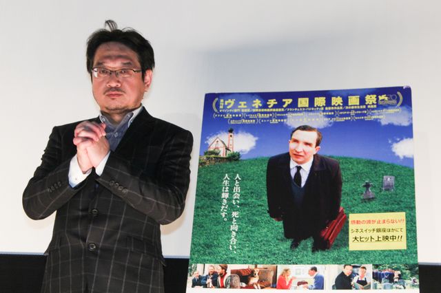 『おみおくりの作法』立ち見の続く大ヒット！　吸い殻収集家やくみつるが語る「おみおくり」　画像ギャラリー（3枚目）