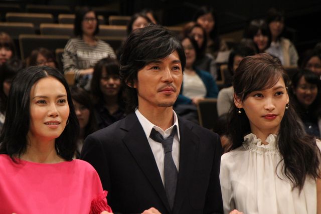 藤木直人＆瀬戸康史はペンギン男子!?「私結婚できないんじゃなくて、しないんです」舞台あいさつ写真ギャラリー！（8枚目）