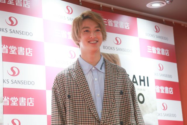 伊藤あさひ、キャンドルに「フーッ」カレンダー発売記念イベントの様子（2枚目）