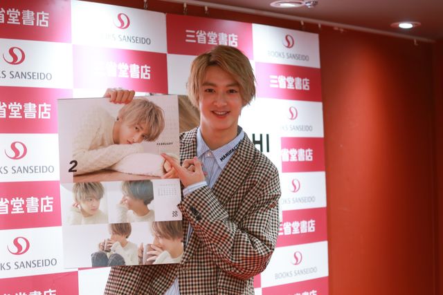 伊藤あさひ、キャンドルに「フーッ」カレンダー発売記念イベントの様子（5枚目）