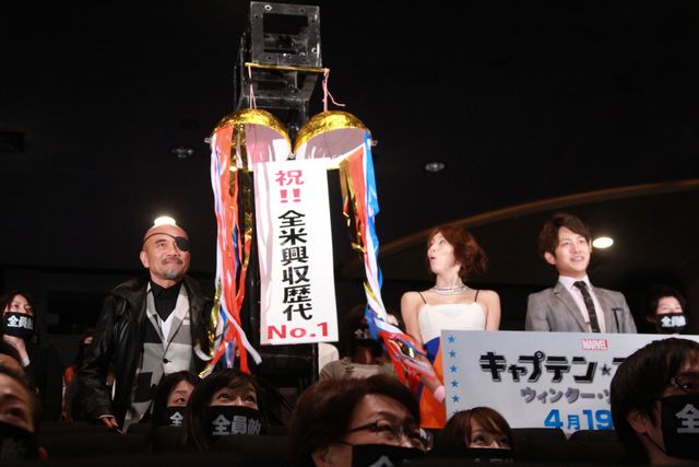 米倉涼子、大胆露出のセクシードレス！フォトギャラリー（4枚目）