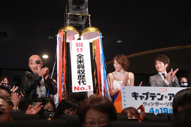 米倉涼子、大胆露出のセクシードレス！フォトギャラリー（7枚目）