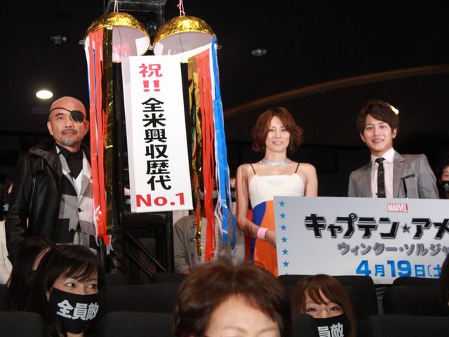 米倉涼子、大胆露出のセクシードレス！フォトギャラリー（8枚目）