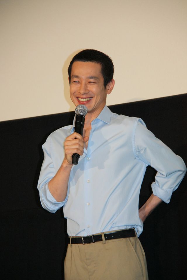 内田有紀が美脚披露！映画『俺俺』初日舞台あいさつフォトギャラリー（4枚目）