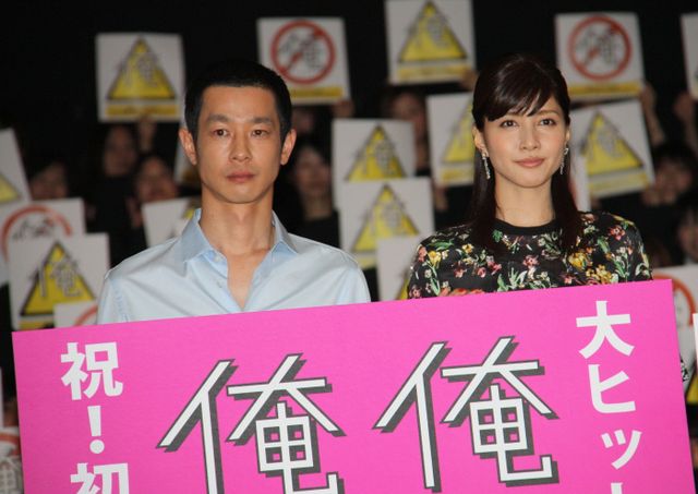 内田有紀が美脚披露！映画『俺俺』初日舞台あいさつフォトギャラリー（9枚目）