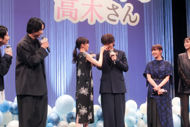 ハプニング！永野芽郁、高橋文哉ら『からかい上手の高木さん』完成披露舞台挨拶（2枚目）
