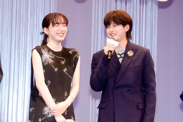 ハプニング！永野芽郁、高橋文哉ら『からかい上手の高木さん』完成披露舞台挨拶（21枚目）