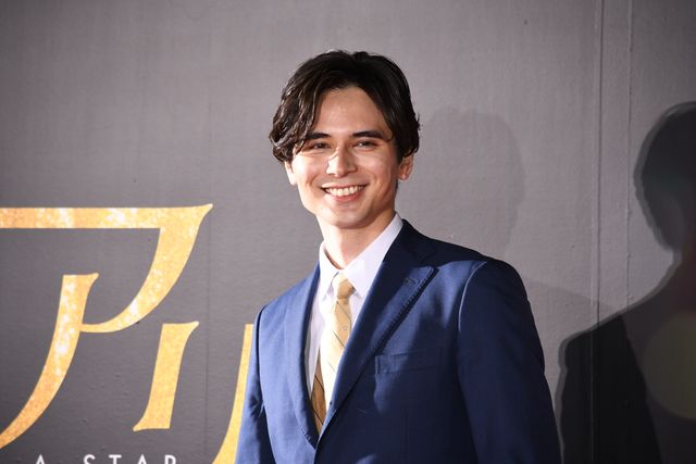 紳士すぎるブラッドリー・クーパーに、ローラ大感激！『アリー／スター誕生』ジャパンプレミア（3枚目）