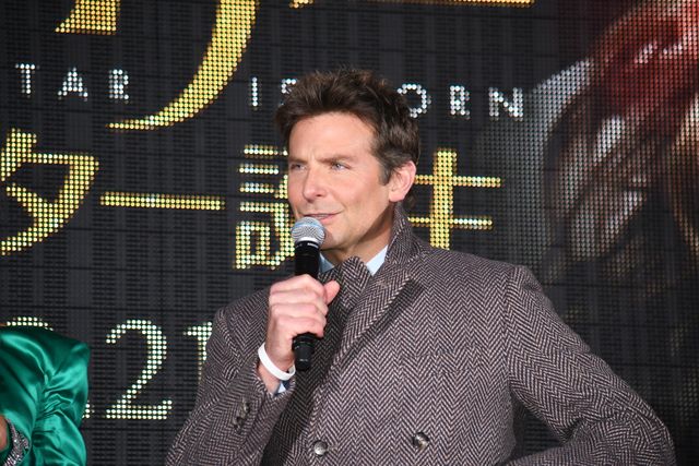 紳士すぎるブラッドリー・クーパーに、ローラ大感激！『アリー／スター誕生』ジャパンプレミア（19枚目）