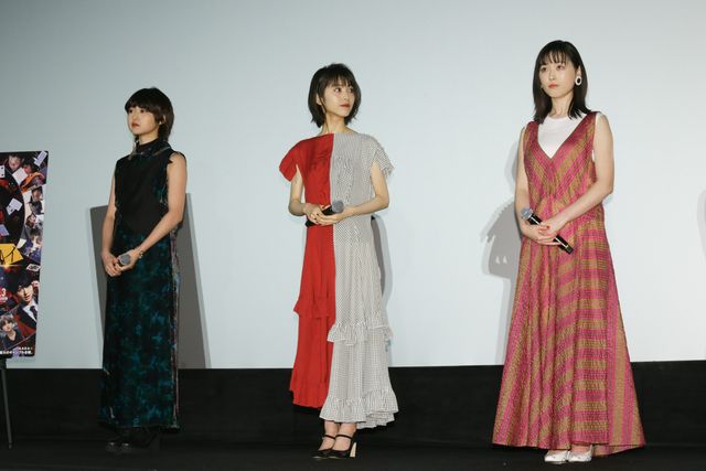 浜辺美波、福原遥、伊藤万理華がドレス姿で美の競演！『映画　賭ケグルイ』大ヒット御礼舞台あいさつ（9枚目）