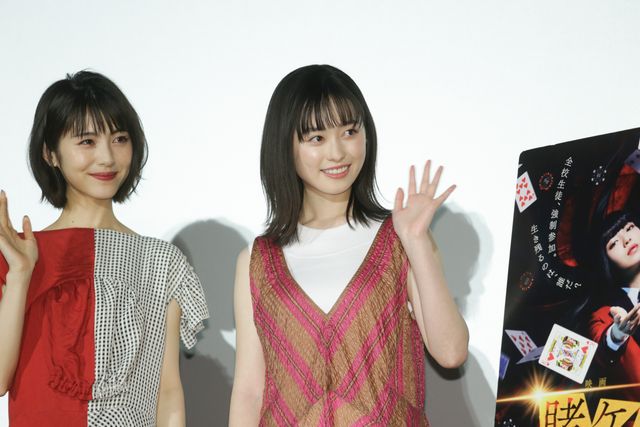 浜辺美波、福原遥、伊藤万理華がドレス姿で美の競演！『映画　賭ケグルイ』大ヒット御礼舞台あいさつ（11枚目）