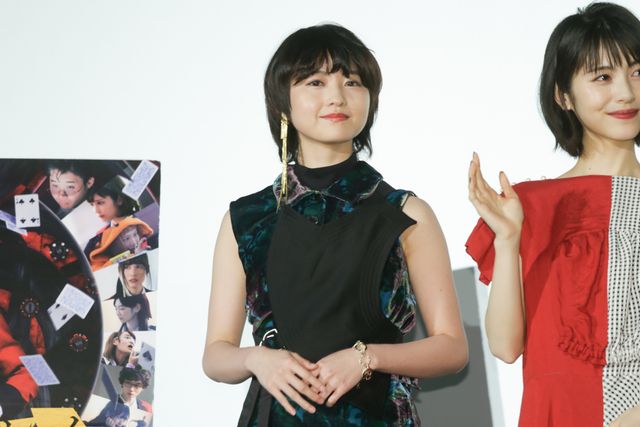 浜辺美波、福原遥、伊藤万理華がドレス姿で美の競演！『映画　賭ケグルイ』大ヒット御礼舞台あいさつ（12枚目）