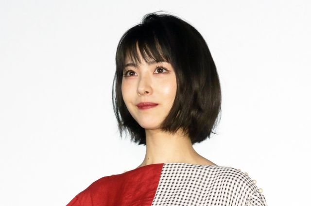 浜辺美波、福原遥、伊藤万理華がドレス姿で美の競演！『映画　賭ケグルイ』大ヒット御礼舞台あいさつ（13枚目）